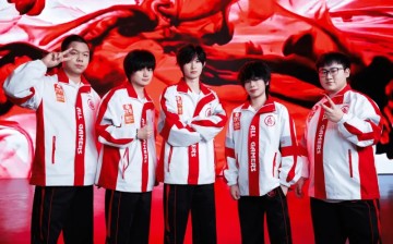 开云体育入口-AG发布五人组赛场合照并配文：破风浪续写归来的序章